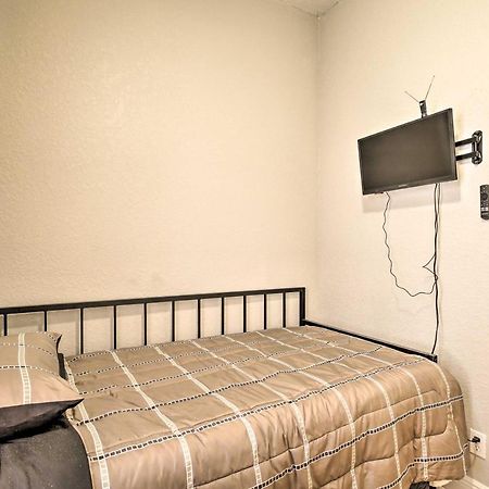 Updated Ybor City House With Fenced Yard تامبا المظهر الخارجي الصورة