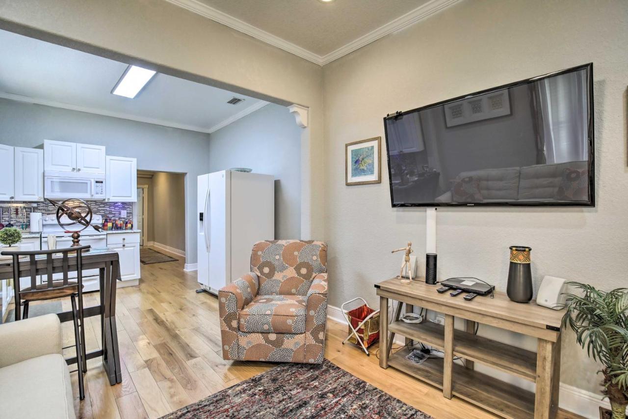 Updated Ybor City House With Fenced Yard تامبا المظهر الخارجي الصورة