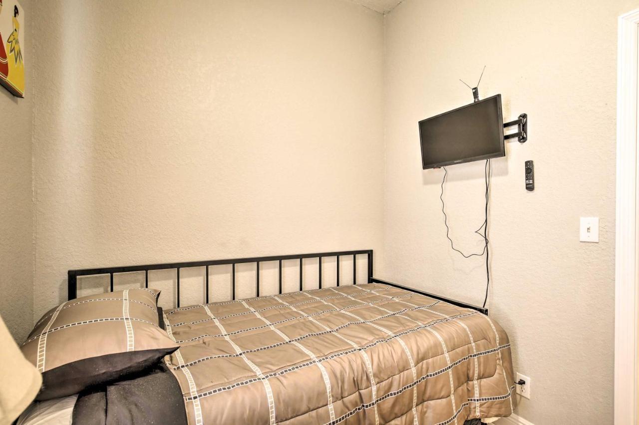 Updated Ybor City House With Fenced Yard تامبا المظهر الخارجي الصورة